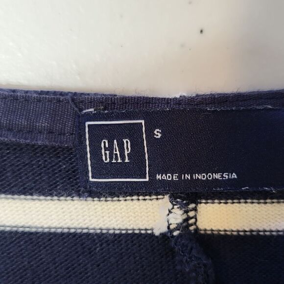 Gap Dress    - Picture 3 of 9